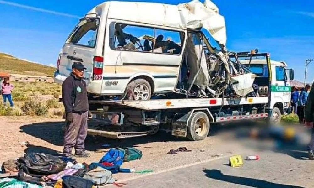 Βολιβία: Έχουν χάσει τη ζωή τους τουλάχιστον 14 άνθρωποι από σύγκρουση λεωφορείου με φορτηγό (Βίντεο)
